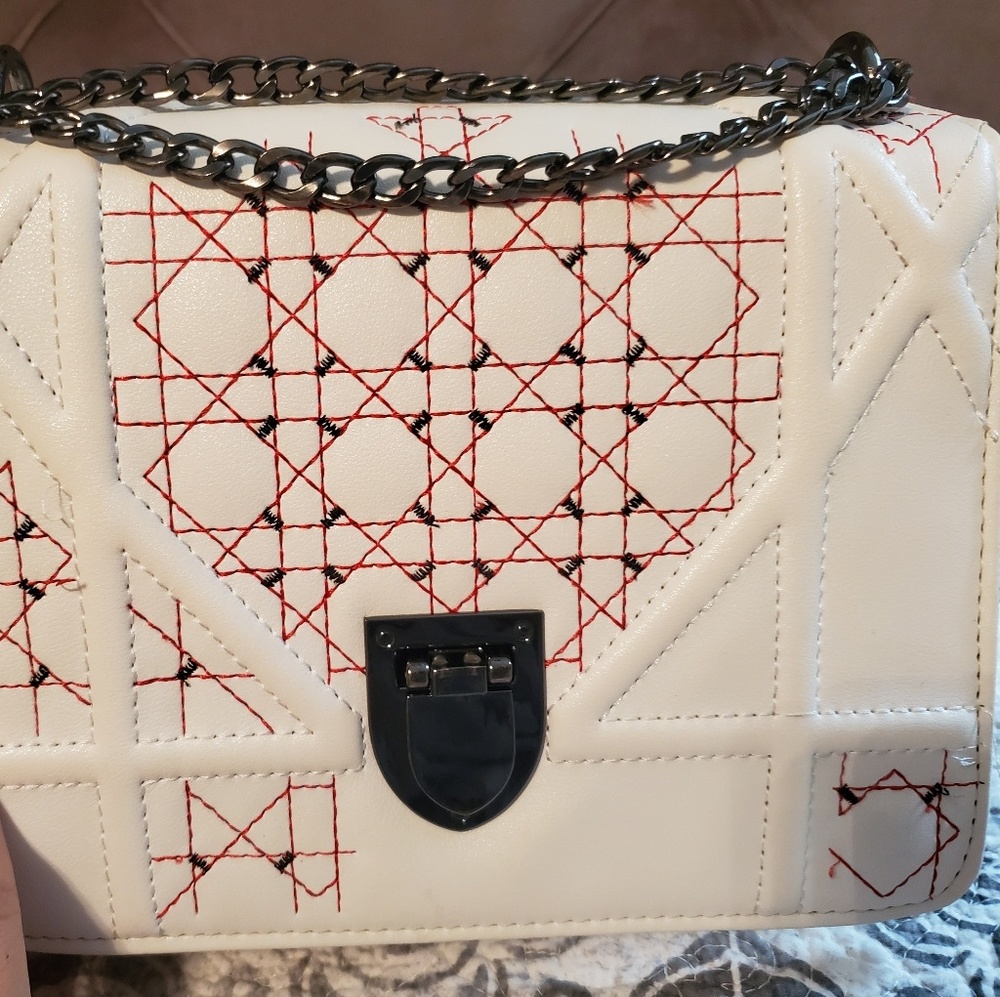 Embroidered bag - Picture 4 of 4